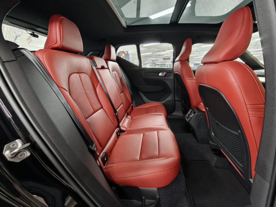 XC40 T4 MOMENTUM - Image 7